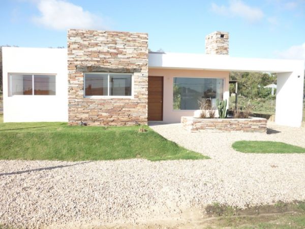 Preciosa casa a estrenar de estilo minimalista.